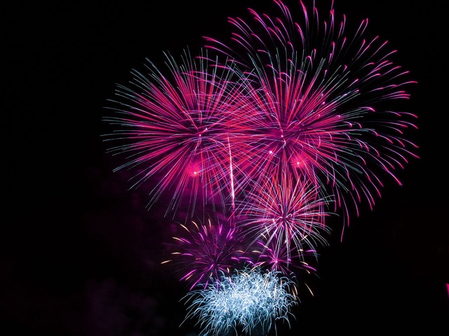 fireworks-1759_640
